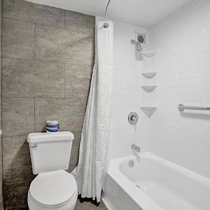 King Suite Mobility Access or Non-Smoking